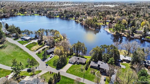 1085 Abseguami Trail, Lake Orion, MI 48362