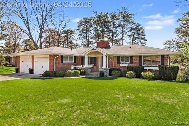 1085 Abseguami Trail, Lake Orion, MI 48362