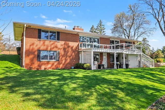 1085 Abseguami Trail, Lake Orion, MI 48362