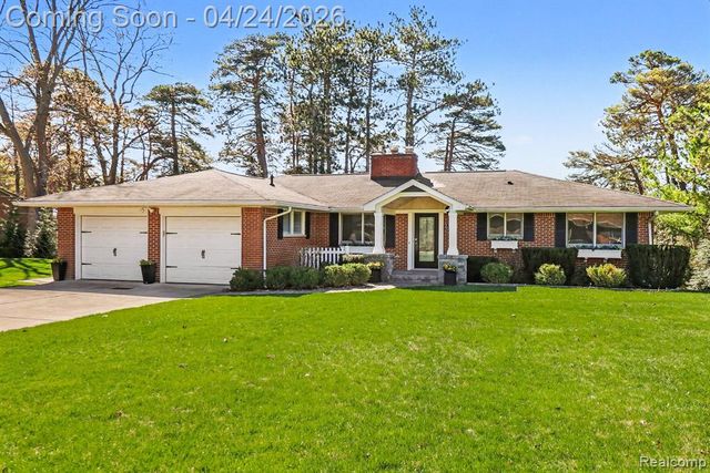 1085 Abseguami Trail, Lake Orion, MI 48362