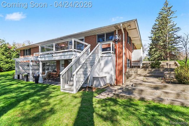 1085 Abseguami Trail, Lake Orion, MI 48362