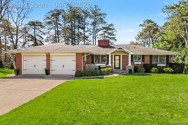 1085 Abseguami Trail, Lake Orion, MI 48362