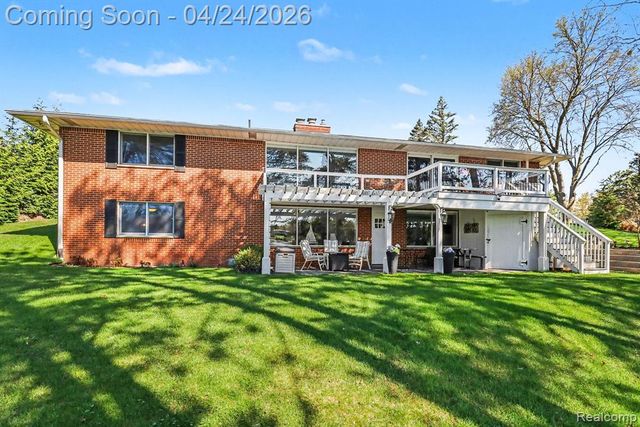 1085 Abseguami Trail, Lake Orion, MI 48362