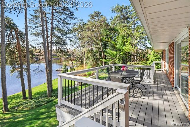 1085 Abseguami Trail, Lake Orion, MI 48362