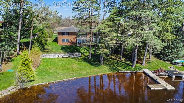 1085 Abseguami Trail, Lake Orion, MI 48362