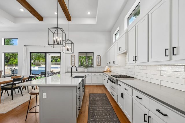 323 Ringtail Stream DR, Austin, TX 78738