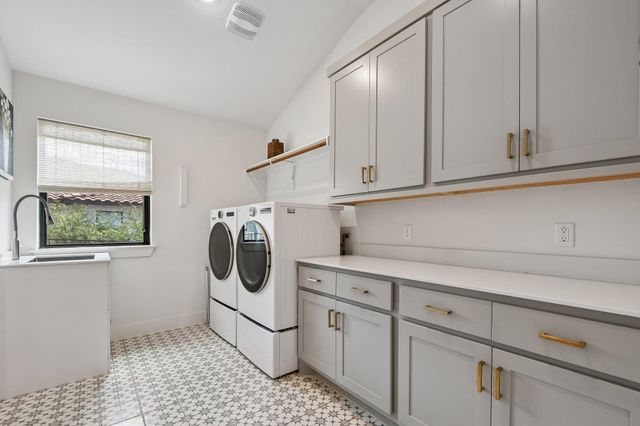 323 Ringtail Stream DR, Austin, TX 78738