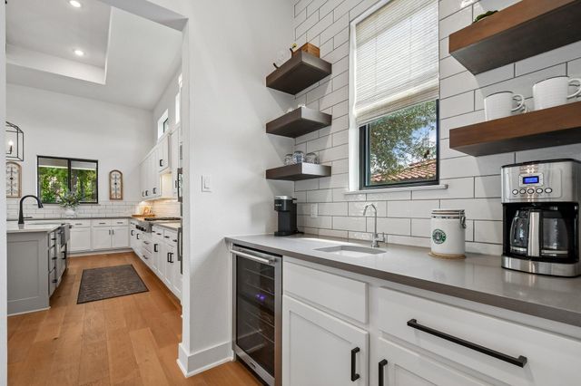 323 Ringtail Stream DR, Austin, TX 78738
