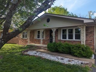412 Colonial Ter, Hopkinsville, KY 42240