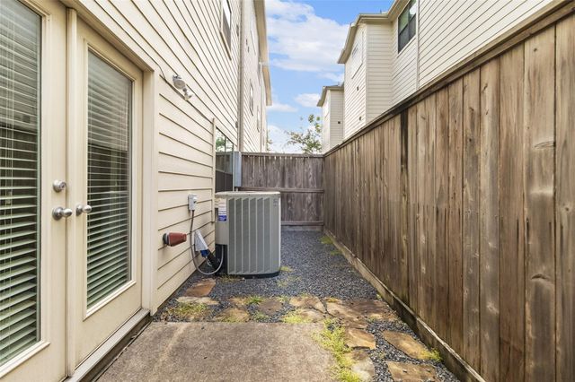 650 Westcross Street 68, Houston, TX 77018