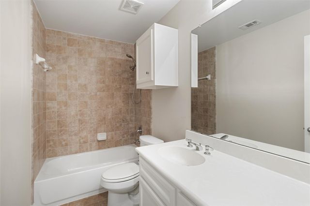 650 Westcross Street 68, Houston, TX 77018