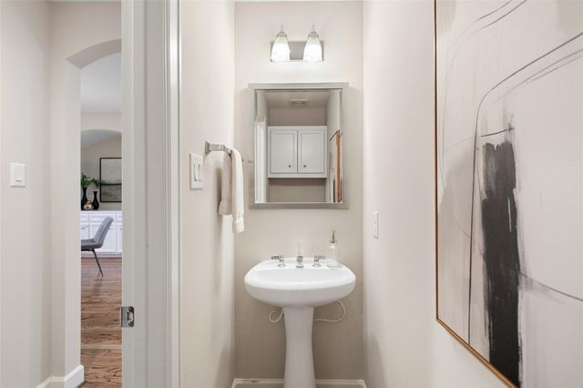 650 Westcross Street 68, Houston, TX 77018