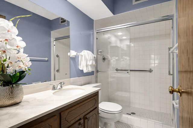 4360 Brookside Court 218, Edina, MN 55436