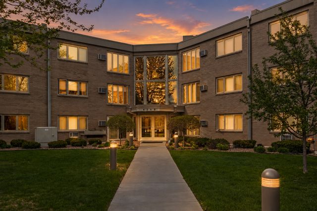 4360 Brookside Court 218, Edina, MN 55436