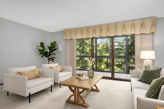 4360 Brookside Court 218, Edina, MN 55436