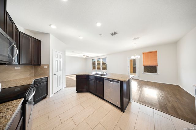 1402 Bluejay Court, San Antonio, TX 78245