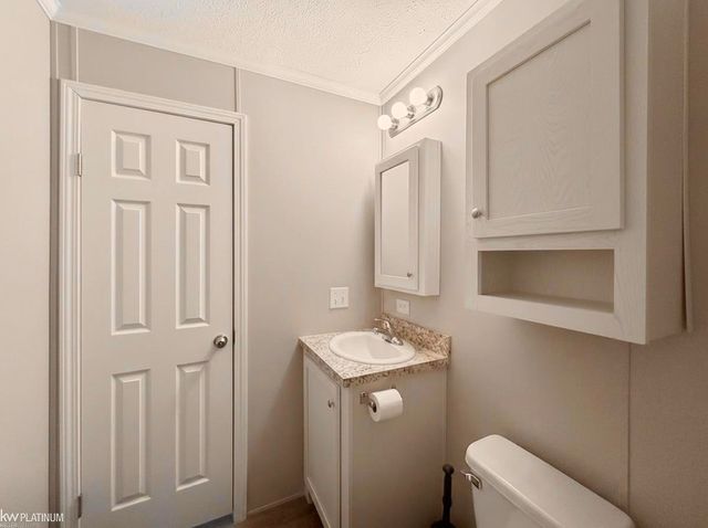 15995 Villaire Avenue, Clinton Township, MI 48038