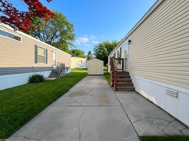 15995 Villaire Avenue, Clinton Township, MI 48038