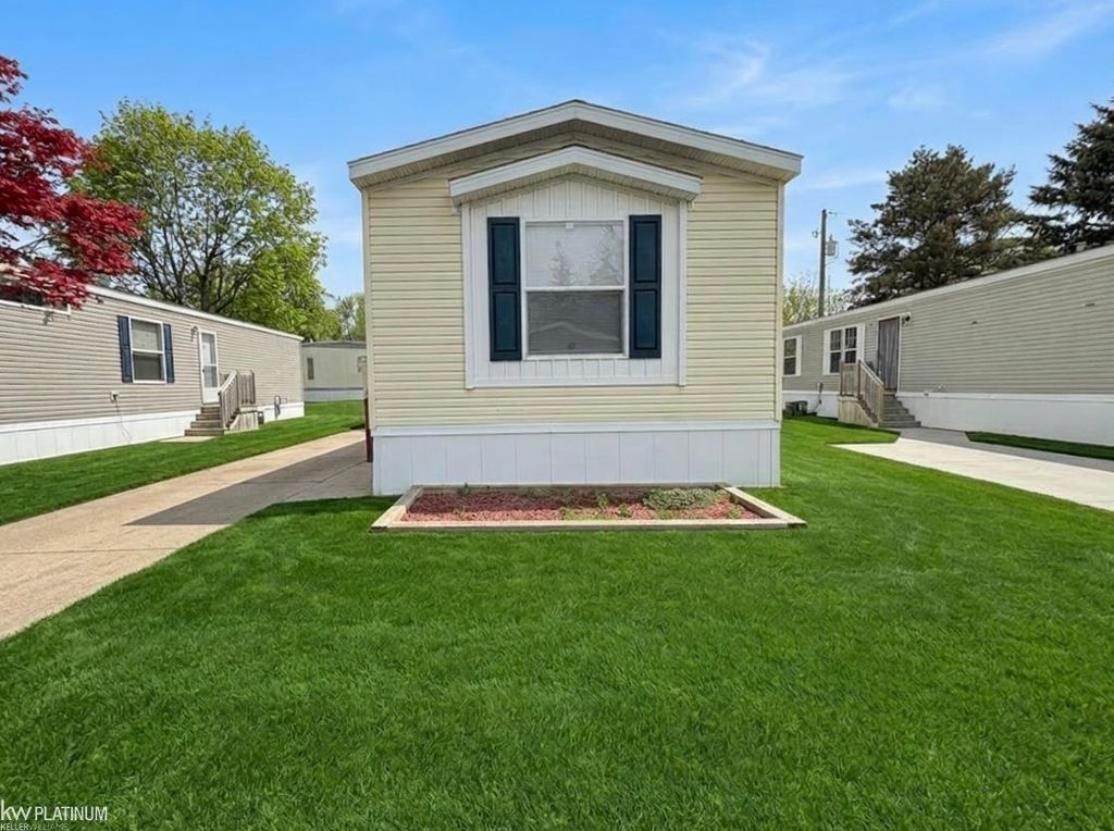 15995 Villaire Avenue, Clinton Township, MI 48038
