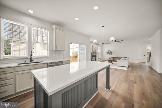 4 TURNER CT, Berryville, VA 22611