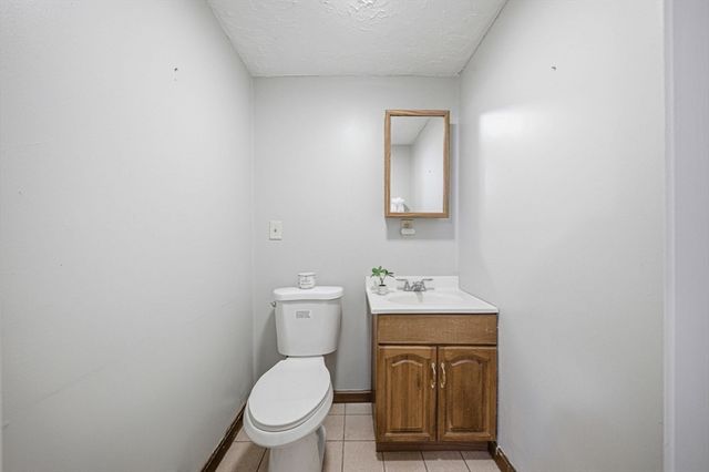 39 Blueberry Hill Rd, Woburn, MA 01801