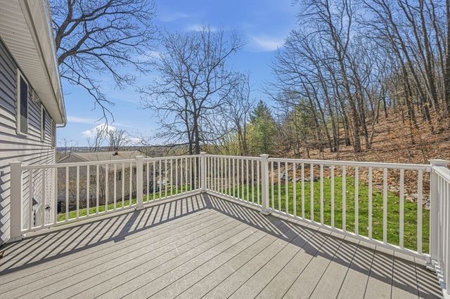 39 Blueberry Hill Rd, Woburn, MA 01801