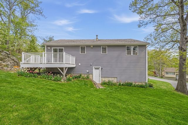 39 Blueberry Hill Rd, Woburn, MA 01801