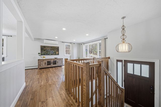 39 Blueberry Hill Rd, Woburn, MA 01801