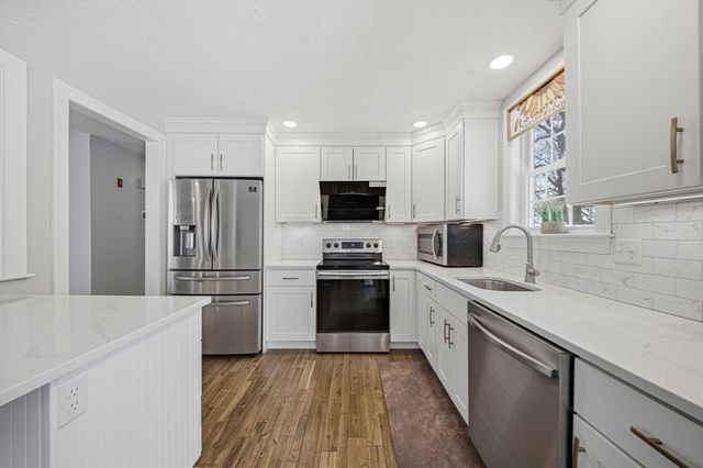 39 Blueberry Hill Rd, Woburn, MA 01801