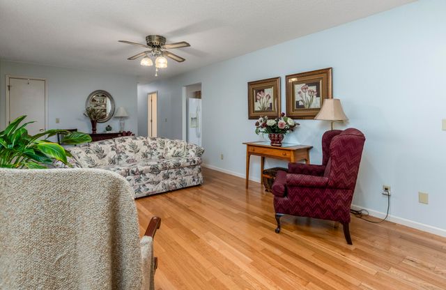 2704 Jennifer Drive, West Plains, MO 65775