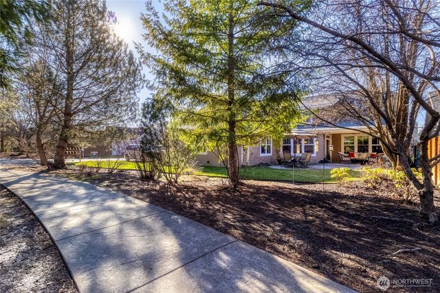 731 SE Swainson Lane, College Place, WA 99324