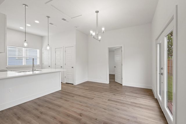 607 W Sears Street, Denison, TX 75020