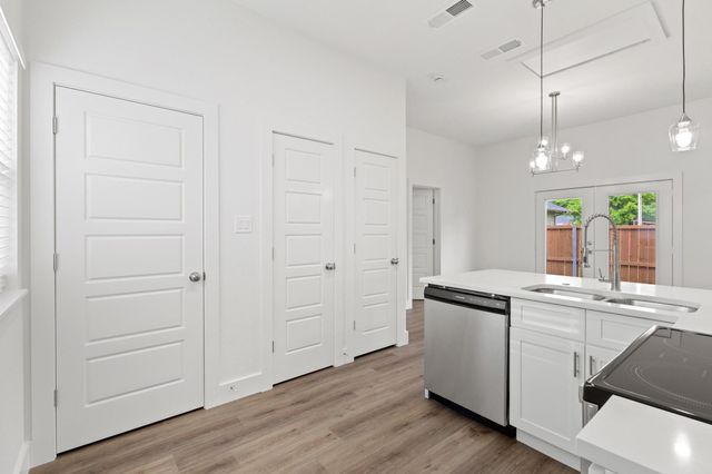 607 W Sears Street, Denison, TX 75020