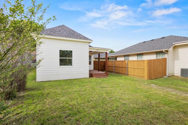 607 W Sears Street, Denison, TX 75020