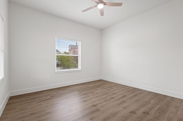 607 W Sears Street, Denison, TX 75020