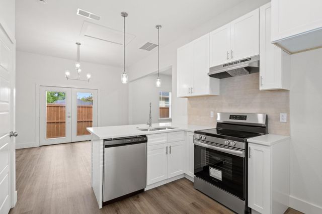 607 W Sears Street, Denison, TX 75020