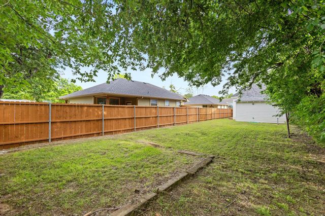 607 W Sears Street, Denison, TX 75020