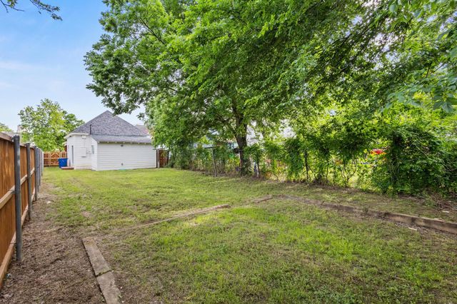 607 W Sears Street, Denison, TX 75020