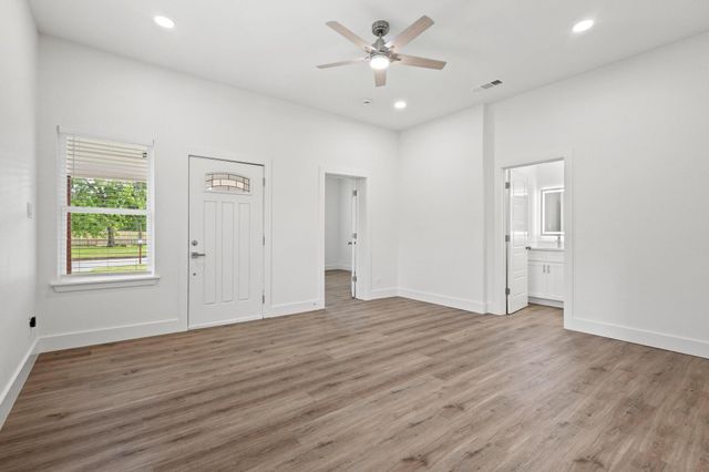 607 W Sears Street, Denison, TX 75020