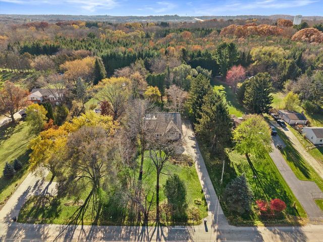 N26W26729 Prospect AVENUE, Pewaukee, WI 53072