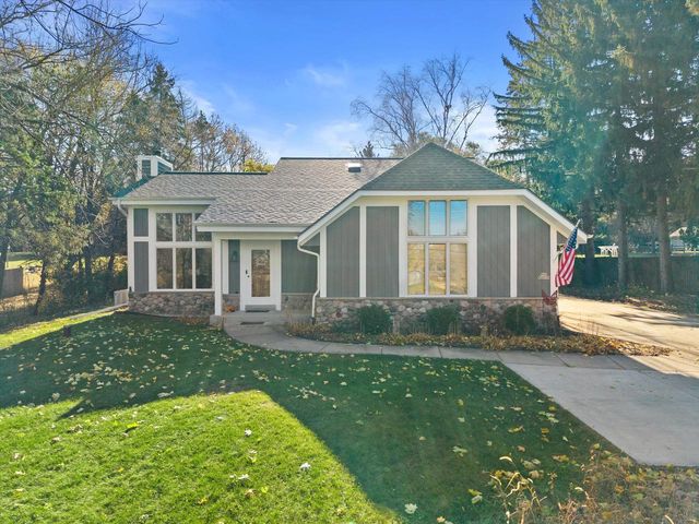 N26W26729 Prospect AVENUE, Pewaukee, WI 53072