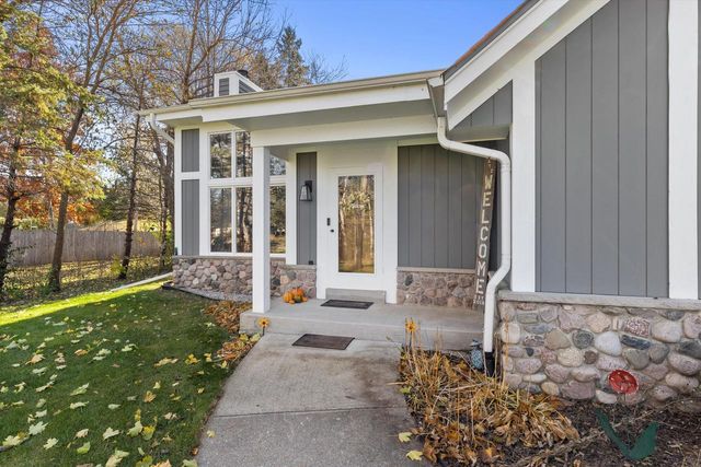 N26W26729 Prospect AVENUE, Pewaukee, WI 53072