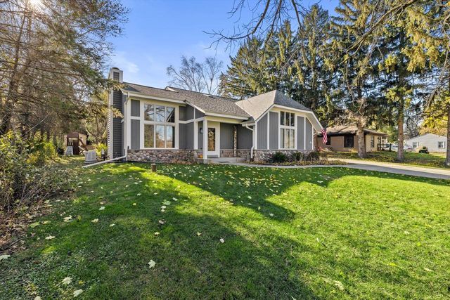 N26W26729 Prospect AVENUE, Pewaukee, WI 53072