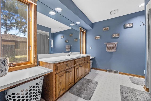 N26W26729 Prospect AVENUE, Pewaukee, WI 53072