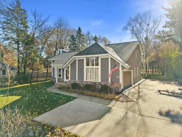 N26W26729 Prospect AVENUE, Pewaukee, WI 53072