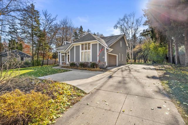 N26W26729 Prospect AVENUE, Pewaukee, WI 53072