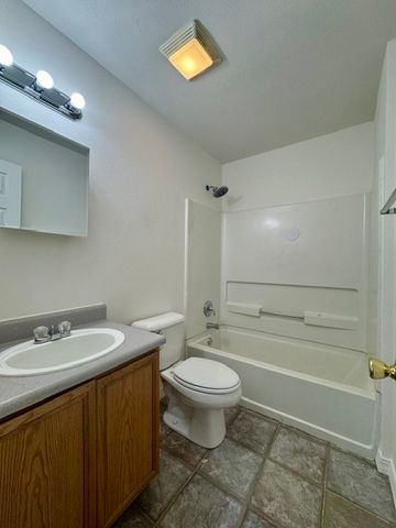 911 S Green Point Trace, Fayetteville, AR 72704