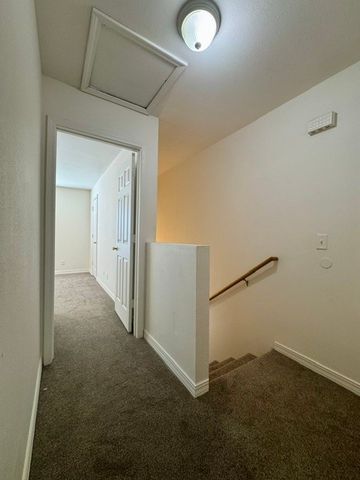 911 S Green Point Trace, Fayetteville, AR 72704