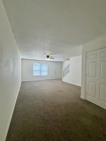 911 S Green Point Trace, Fayetteville, AR 72704