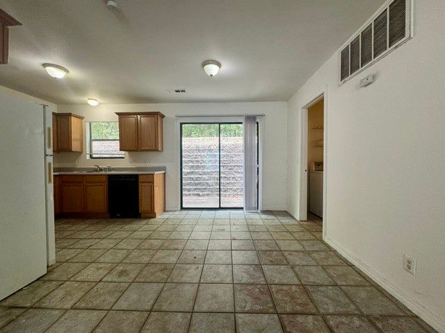 911 S Green Point Trace, Fayetteville, AR 72704